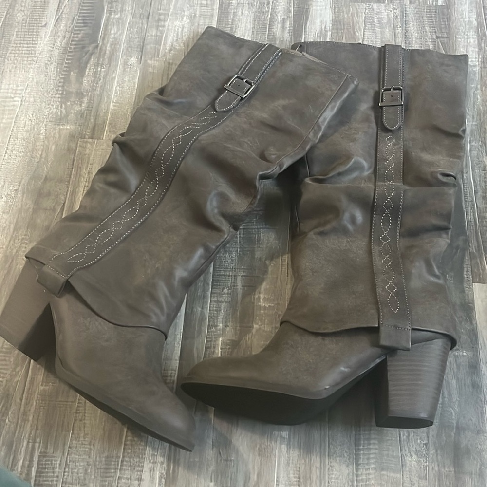 Brownish grey women boots